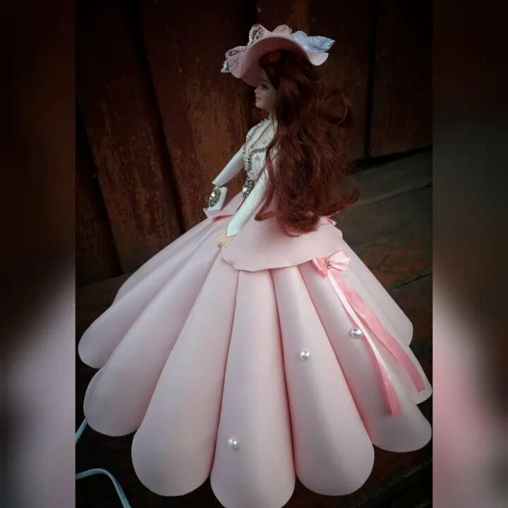 Кукла из изолона. Платье для куклы из фоамирана. Кукла из изолона. Кукла барби из изолона. Светильник из изолона кукла барби.