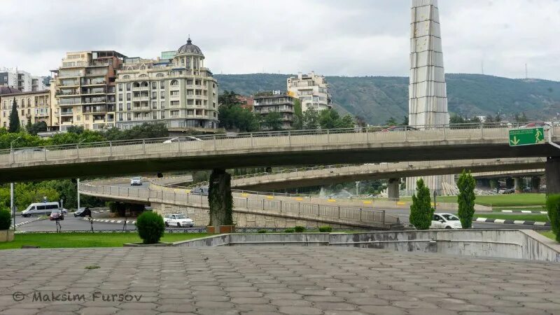 городские часы в кутаиси. разница во времени москва тбилиси. площадь с часами тбилиси. точное время в тбилиси сейчас. тбилиси фото 2021.