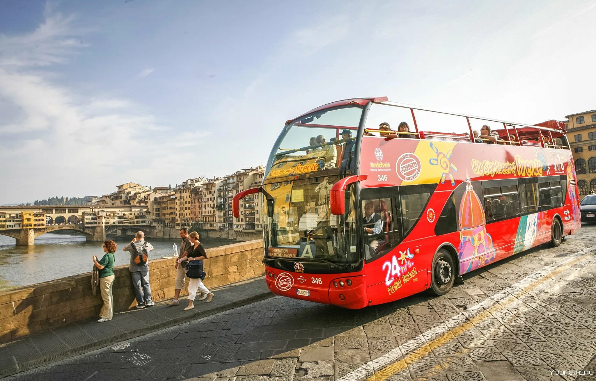 Туристический автобус ехал. Флоренция туристический автобус. Автобусная сеть Флоренции. Экскурсия на автобусе. Автобус турист.