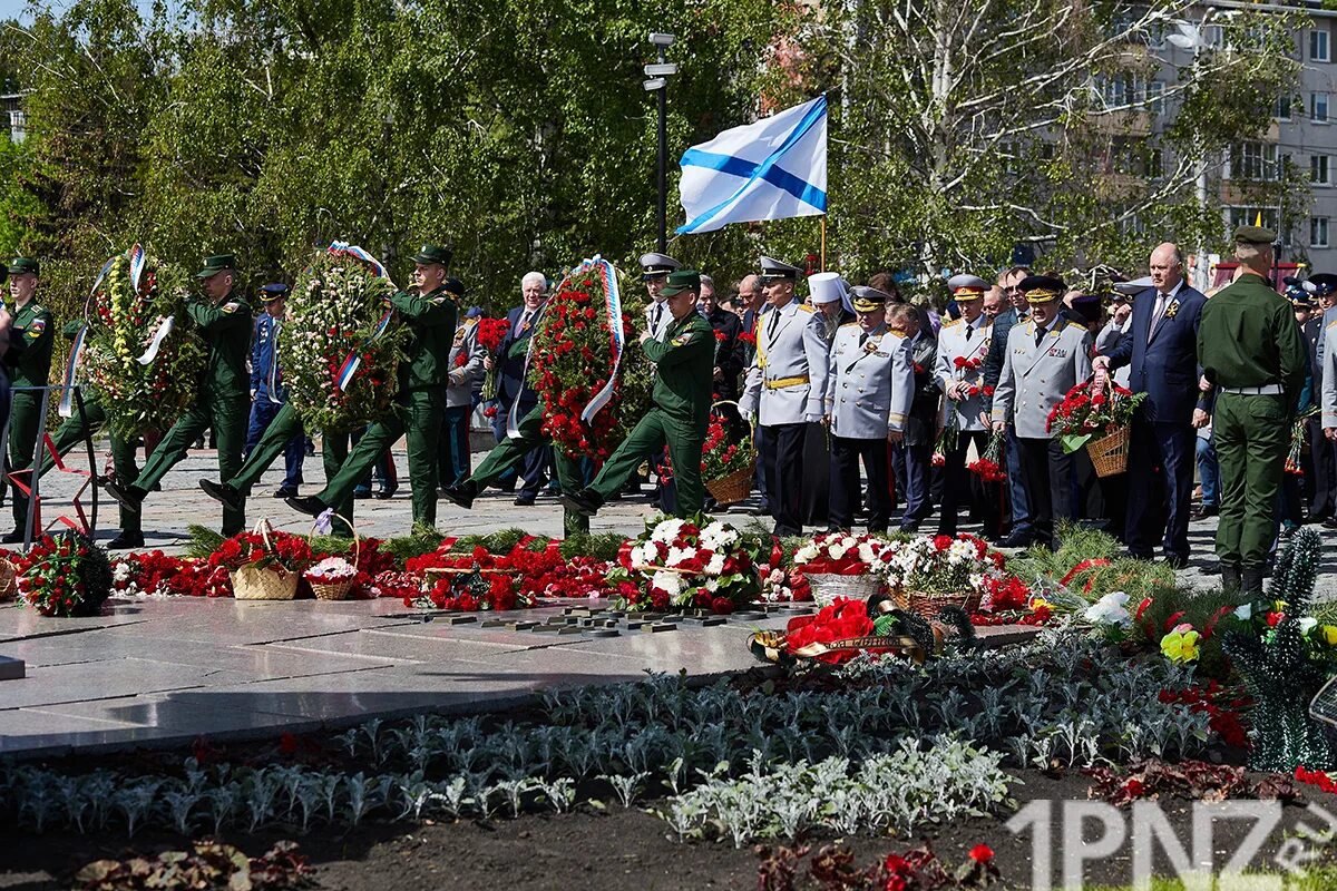 Со дня победы 2023. Празднование дня победы. 9 мая ветераны. Цветы на 9 мая. Со дня победы 2023.