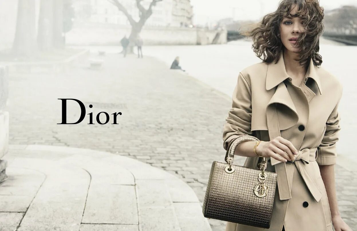 Образ бренд одежды. Марион котийяр lady dior. марион котийяр сумка диор. кристиан диор рекламная кампания. бренд кристиан диор одежда.