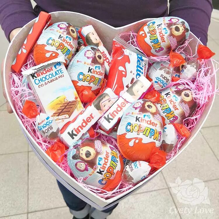 Kinder box. Сладкий подарок. Коробка киндеров подарок. Коробка со сладостями в подарок. Сладости для девушки подарок.