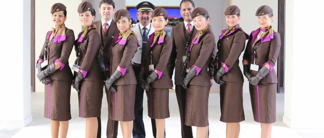 Сайт авиакомпании этихад. Etihad бортпроводники. Этихад форма стюардесс. Etihad Airways стюардессы. Etihad Airways Flight attendants.