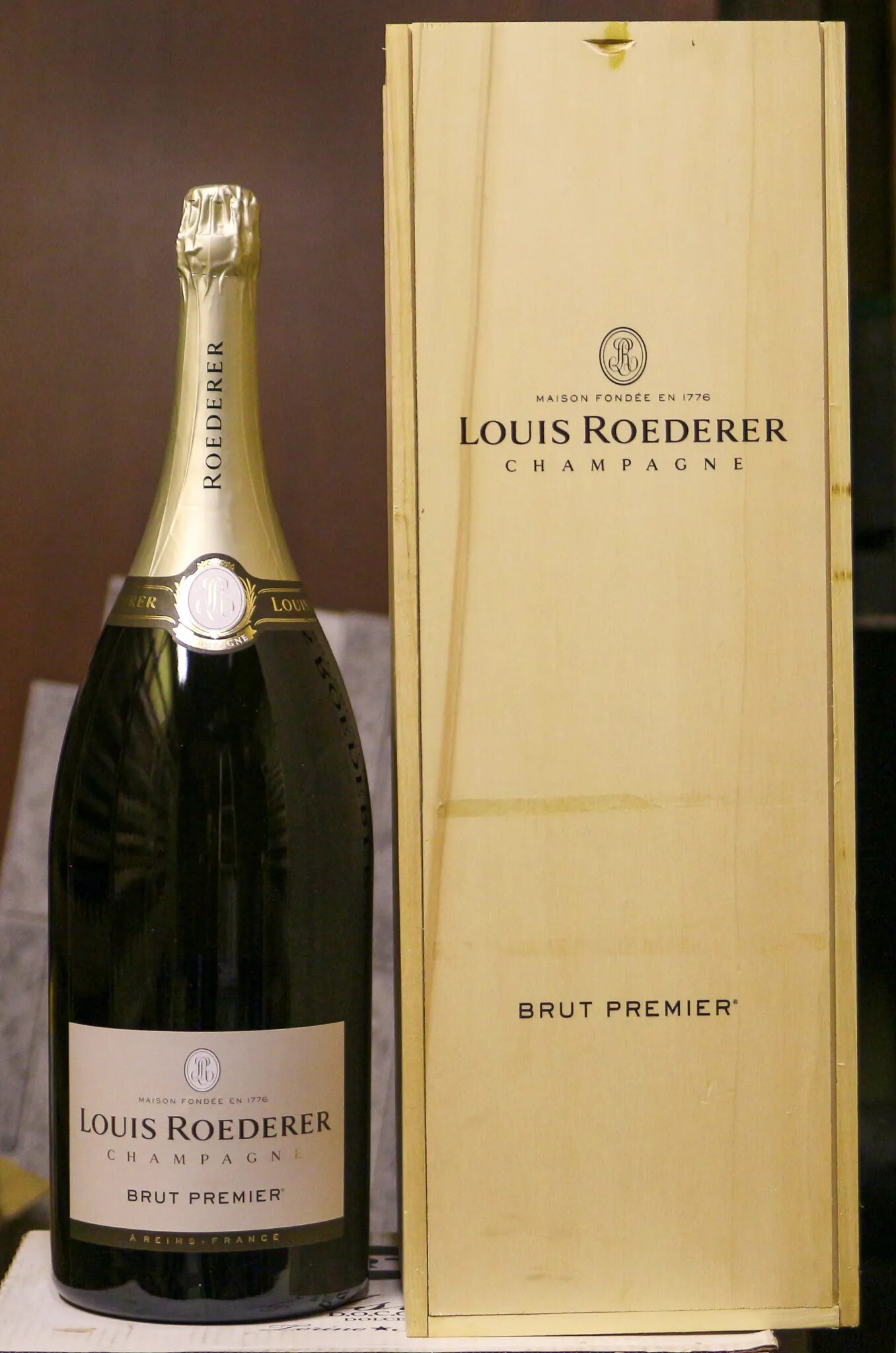 Купить 5 литров шампанского. Шампанское Crystal Louis Roederer. Кристалл Луи Родерер брют. Шампань Луи Родерер. Луи Редерер шампанское брют премьер.