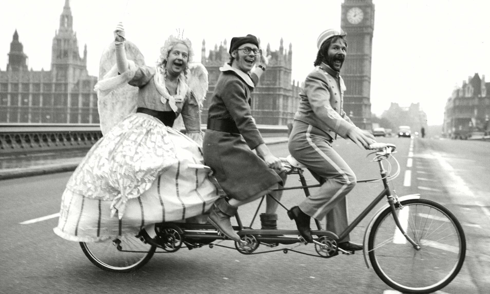 Суповая пара Англия Винтаж. Велоспорт для инвалидов Тандем старые фото. Vintage England Housekeeper.