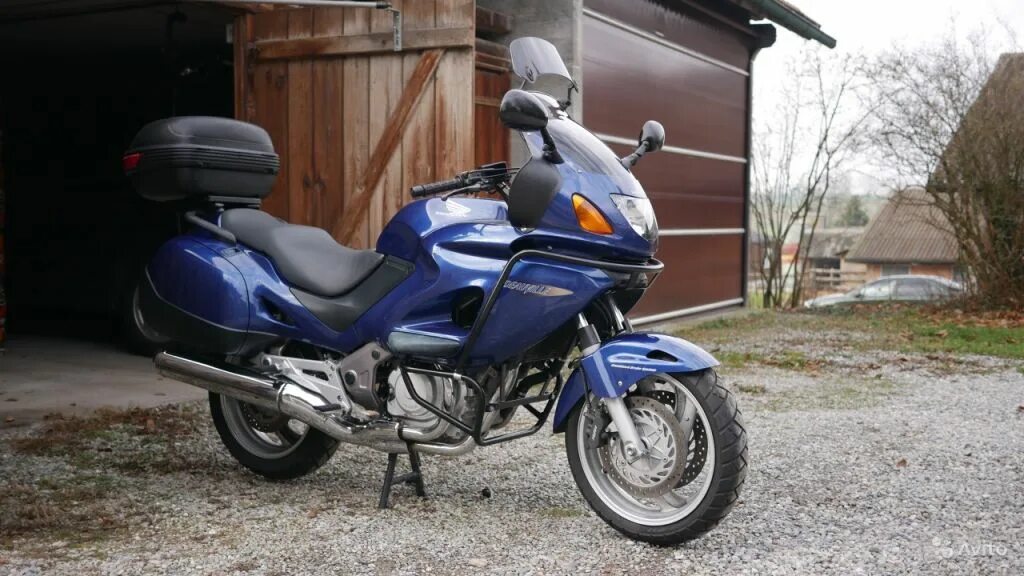 Хонда nt 650 deauville. Мотоцикл хонда нт 650. Honda nt 650 v deauville. Центральный кофр honda nt650 deauville. Honda nt650v.