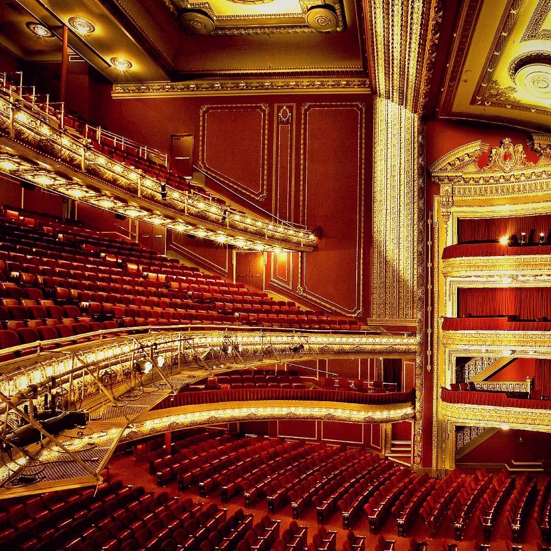 Опера дон карлос декорации к опере. Шерлок холмс театр. Mass bbc bernstein. Бердах театр. Theatre piece.