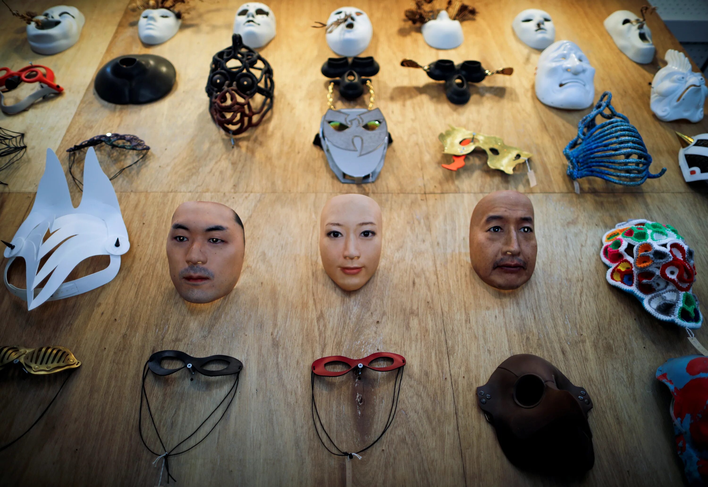 Сегодня будут показывать маску. Необычные маски. Маска в виде человеческого лица. Виды масок для лица.