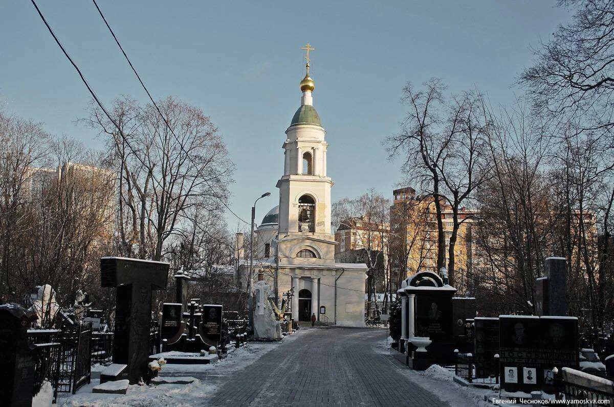 Воскресения словущего на ваганьковском. Воскресения Словущего на Ваганьковском кладбище. Воскресенская Церковь Ваганьково. Храм Воскресения Словущего Ваганьково. Храм на Ваганьковском кладбище.