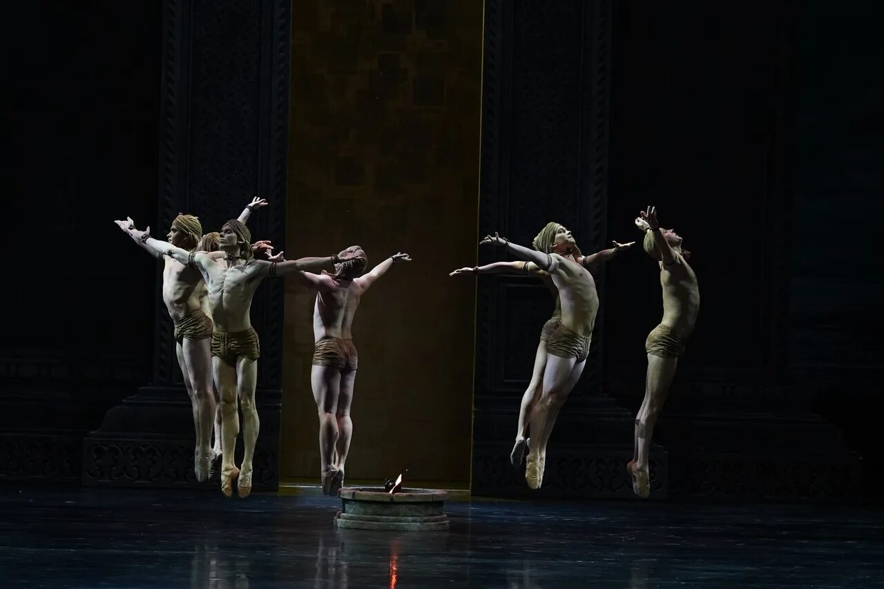 балет баядерка великий брамин большой театр. баядерка в новосибирском театре оперы и балета. новат баядерка новосибирск. л. балет коппелия новат.