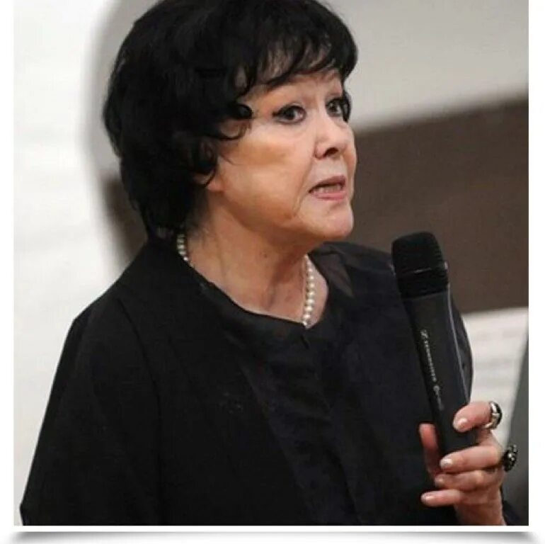 Поэтесса ахмадулина. Поэтесса ахмадулина