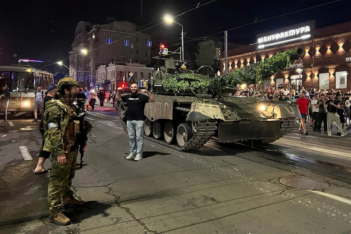 Марш ростов. Чвк вагнер мятеж ростов. мятеж вагнера ростов на дону. чвк вагнер в ростове. чвк вагнер в ростове-на-дону 24.