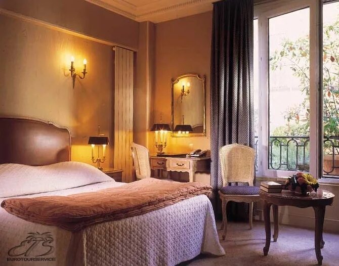 Отель Елисейские поля сверхъестественное. Splendor Elysees Hotel. Hotel du rond point Champs Elysees Paris Prestige Room Tour. Французские номера фото. Нужен номер франции