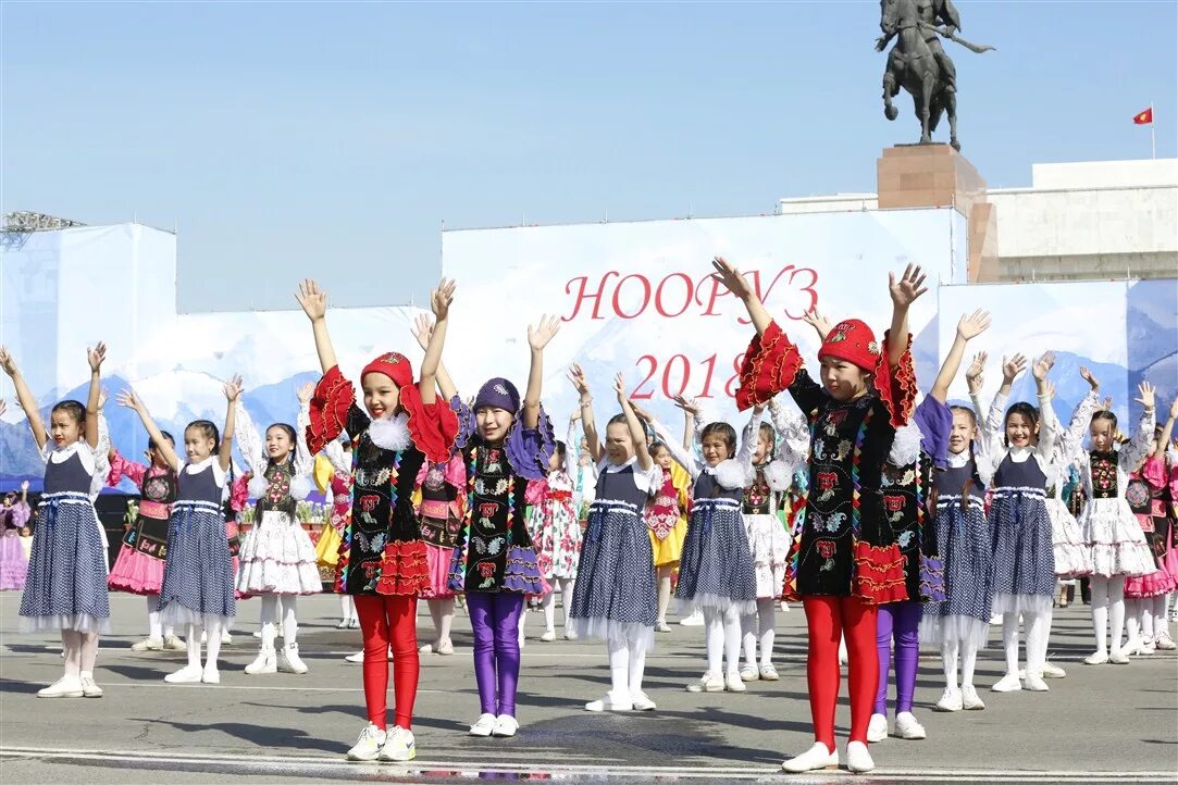 Какой сегодня праздник в киргизии. 21 нооруз. праздники кыргызстана. национальные праздники киргизии. бишкек праздники.