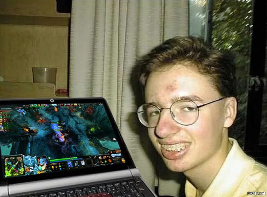 Саус парк жирный геймер. Вопросы по роману разгром фадеева с ответами. Что такое тщеславие кратко. Саус парк игрок в вов. Значение слова задрот.