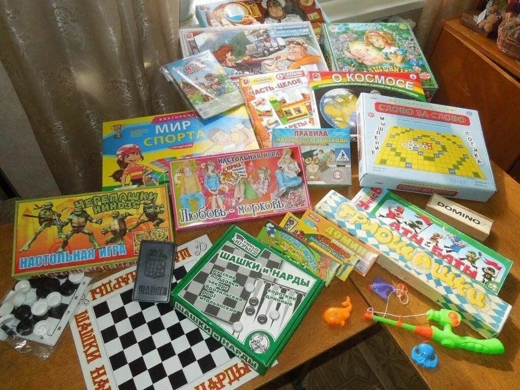 Подарить настольную игру. Подарить настольную игру. Детская игрушка пирог в лицо. Настолка тикет ту райд. Самые интересные настольные игры.