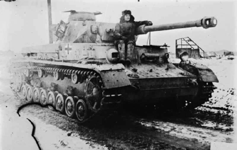 Т-70 танк. Немецкий танковый завод 1942. Т 4 танк трофейный. Pzkpfw iv сталинград. Трофейная техника в новом уренгое.