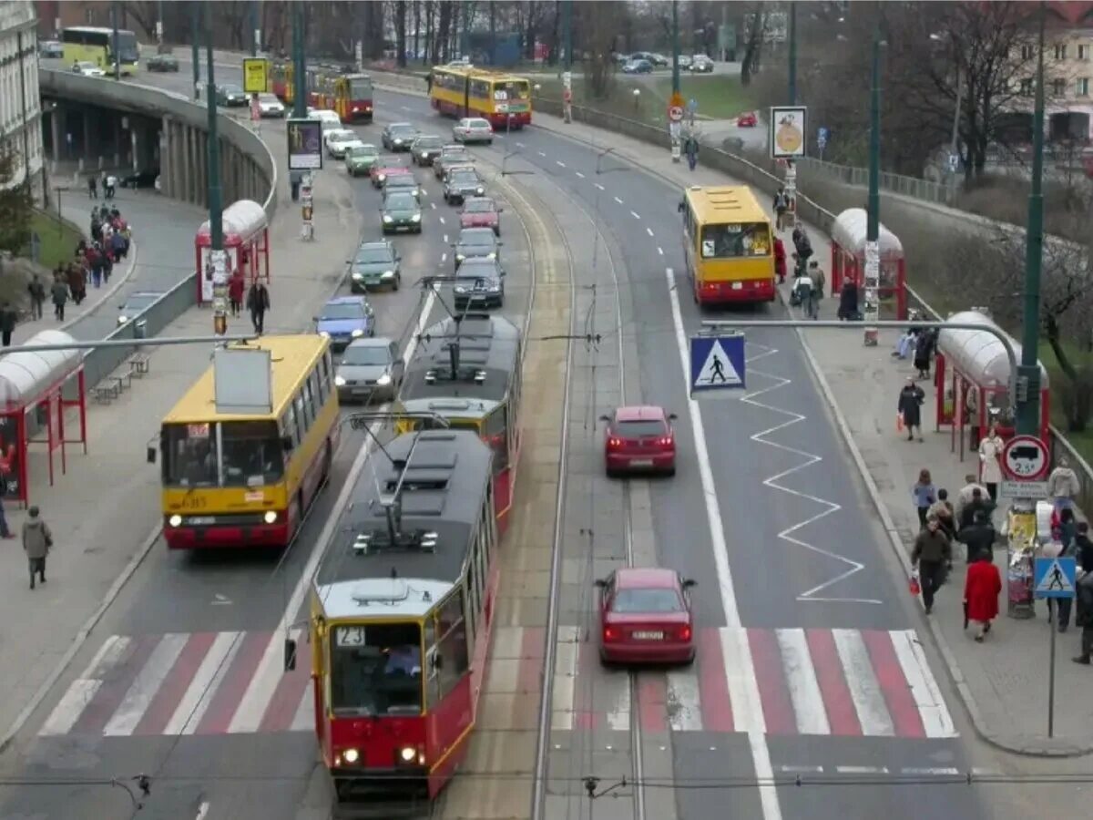 Town transport. Городской транспорт. Наземный общественный транспорт. Город. Улица. Транспорт. Транспорт фото.