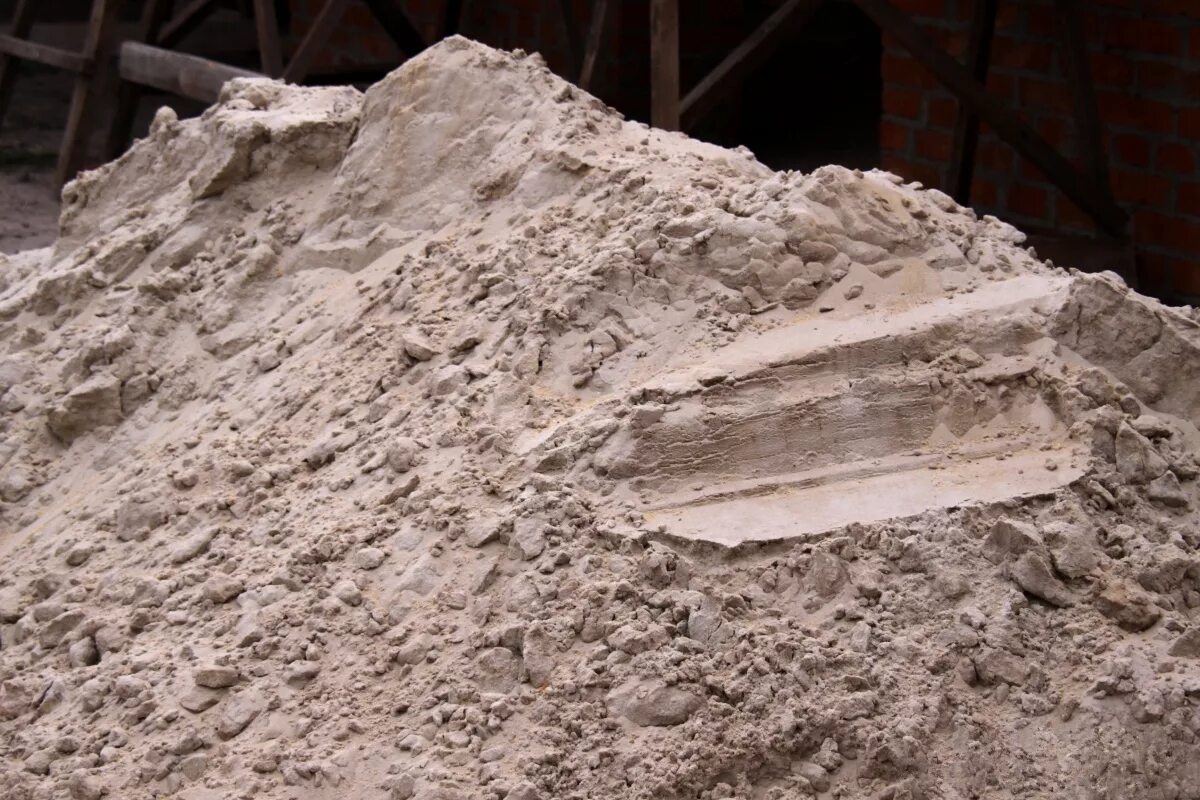 Производство цемента и других строительных материалов. Цементная глина. Глина строительный материал. Песок строительный. Добыча известняка.