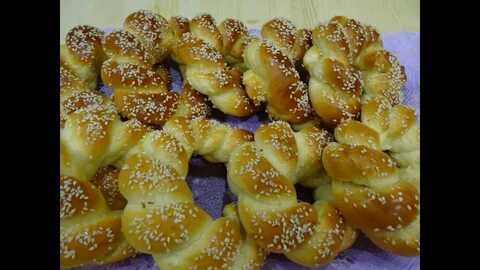 Дрожжевые булочки с кунжутом в духовке