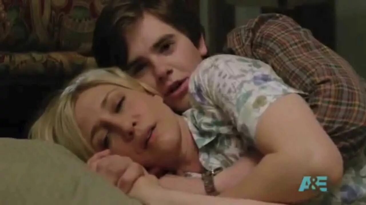 Mom and son affair. Mom and son affair. Mom and son affair. Бергман» (2018), реж. Мать и сын любовные отношения.