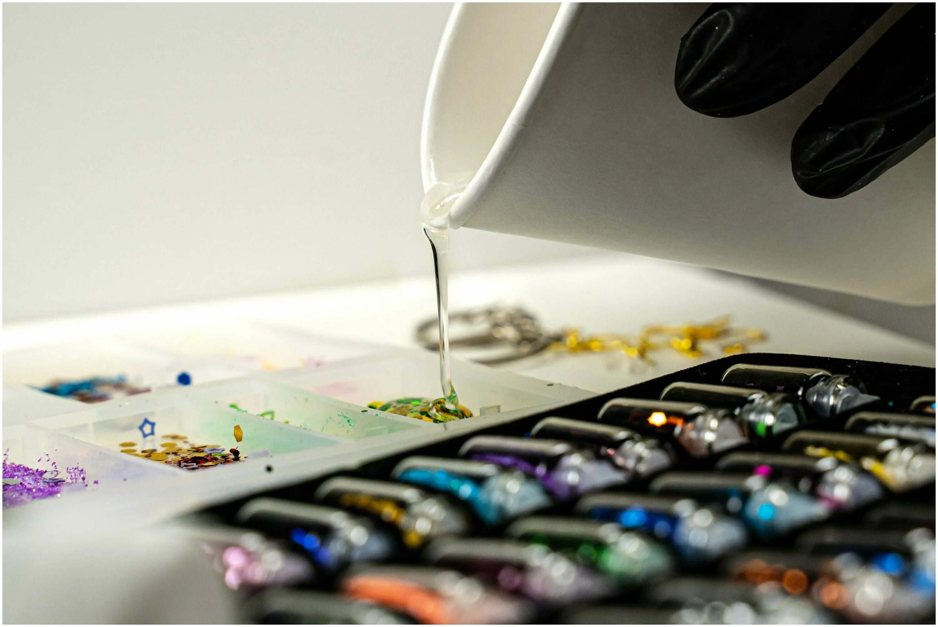 Набор смолы для девочек. Crystal epoxy resin набор ножи. Эпоксидная смола набор для украшений. Творческие наборы с эпоксидной смолой. Как пользоваться набором бижутерии happylent.