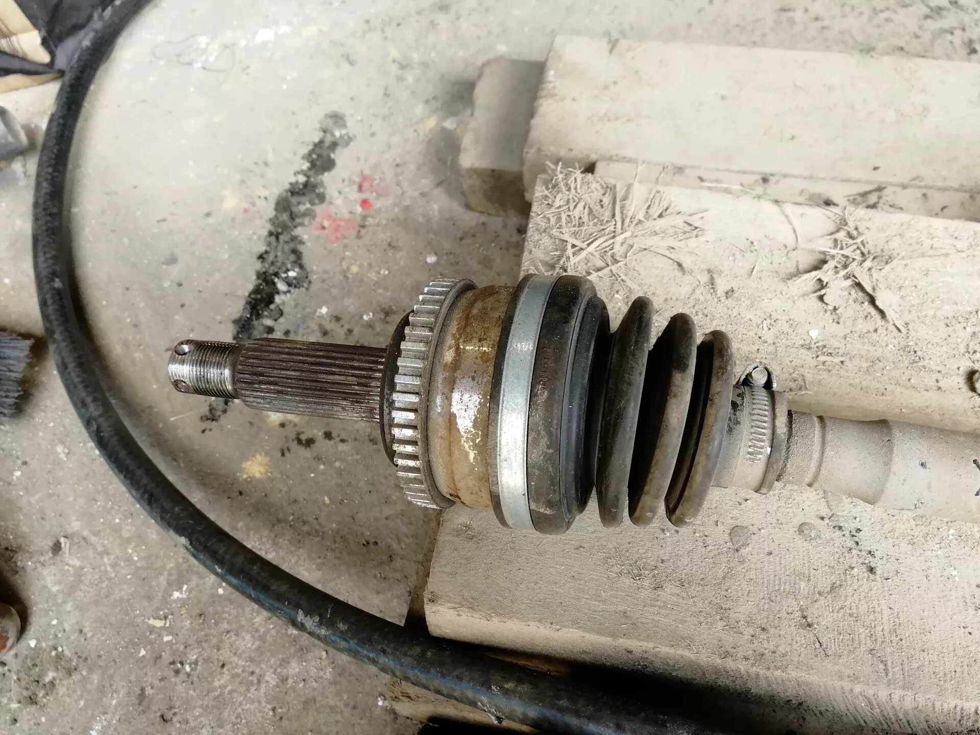 Хруст шрусов ваз 2114. Граната на ниву шевроле хруст. Неисправности наружного шруса. Какой шрус хрустит. Левый.