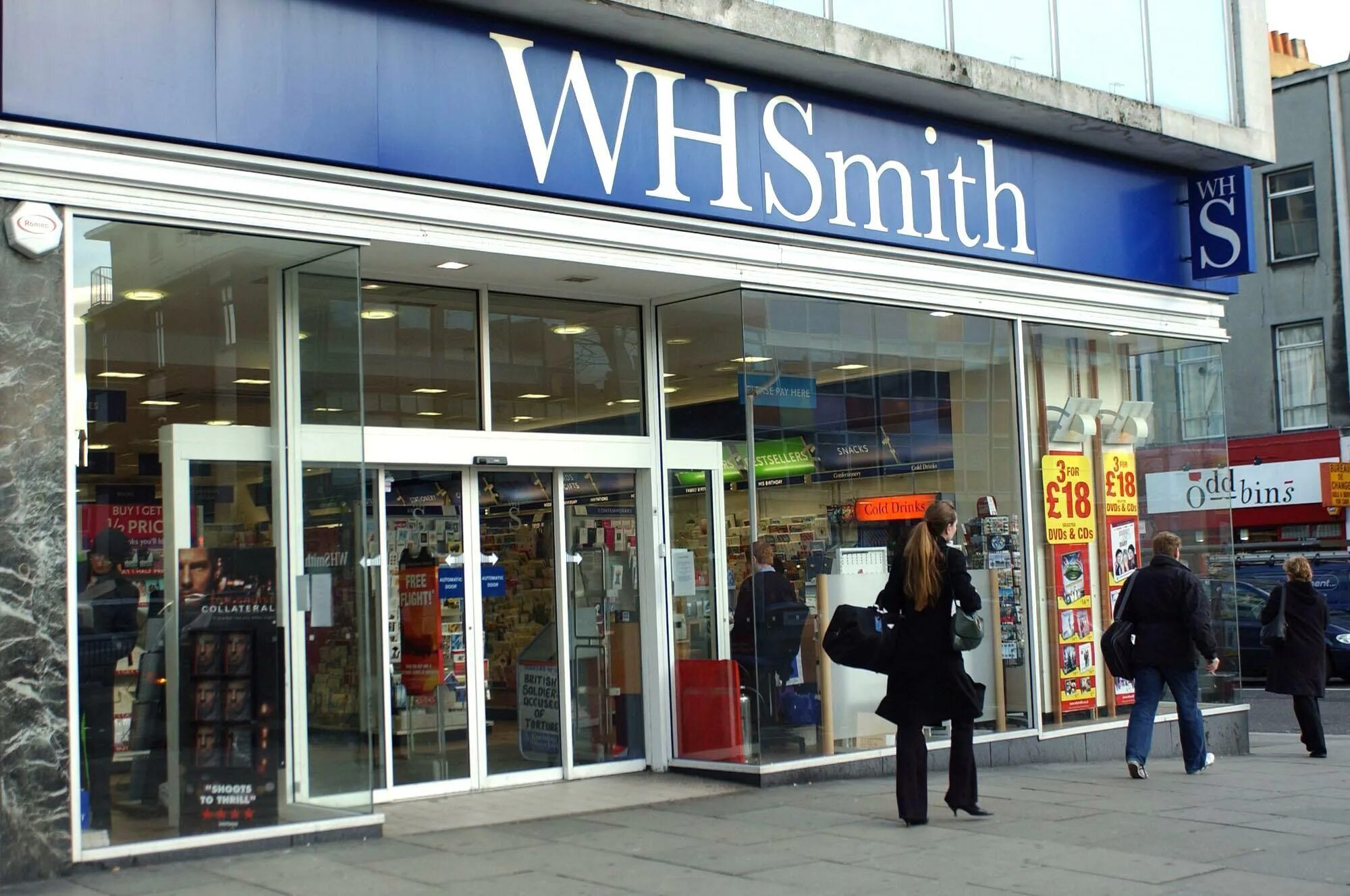 High street shop. WHSMITH. WH Smiths магазин. High Street Store. WHSMITH book.