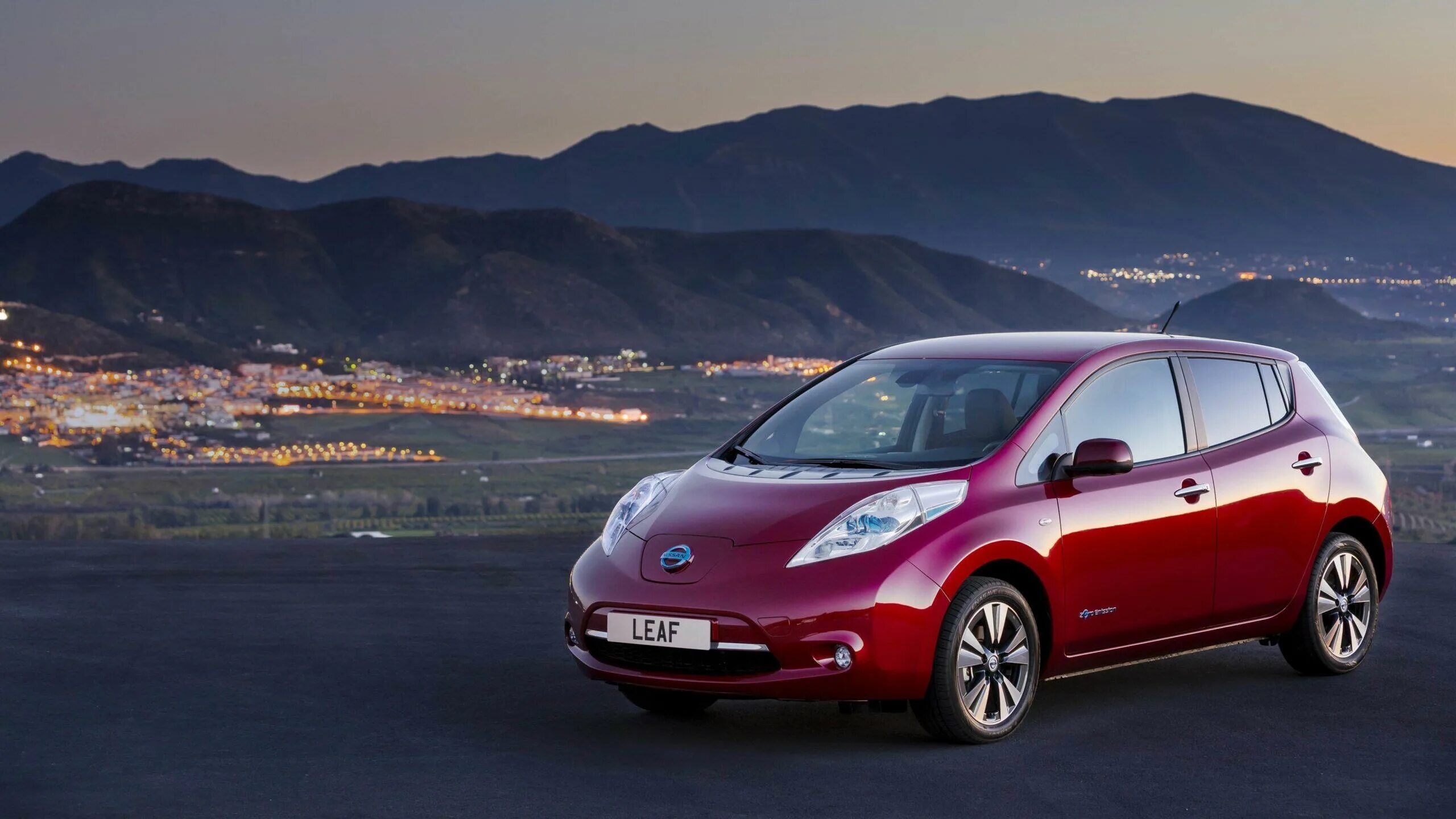 Nissan Leaf. Ниссан лиф электрокар. Электроавтомобиль Nissan Leaf. Электрокар Ниссан Leaf.