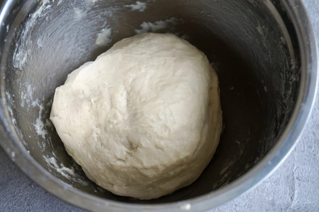 Рецепт картофельного теста на дрожжах. Тесто с картошкой. Замес теста. Картофельное тесто рецепт. Песочное тесто на картофельном отваре.
