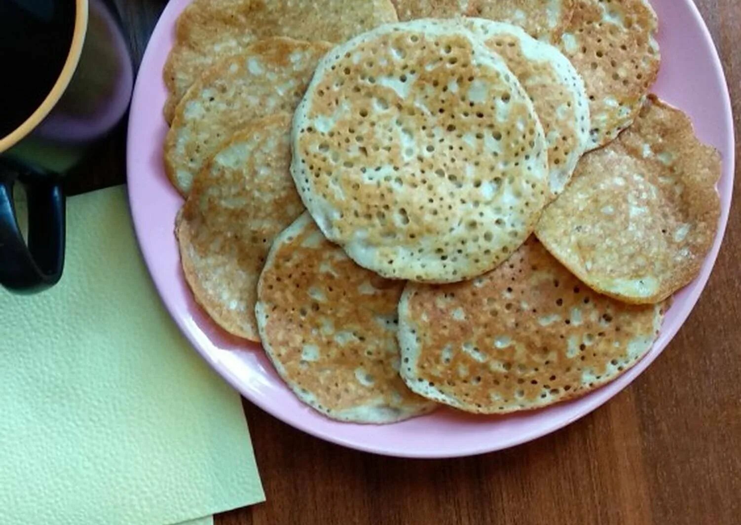 Кокосовые блины. Блинчики на кокосовом молоке. Блины с кокосовым молоком. Блины из кокосового молока. Блины на рисовой и кокосовой муке