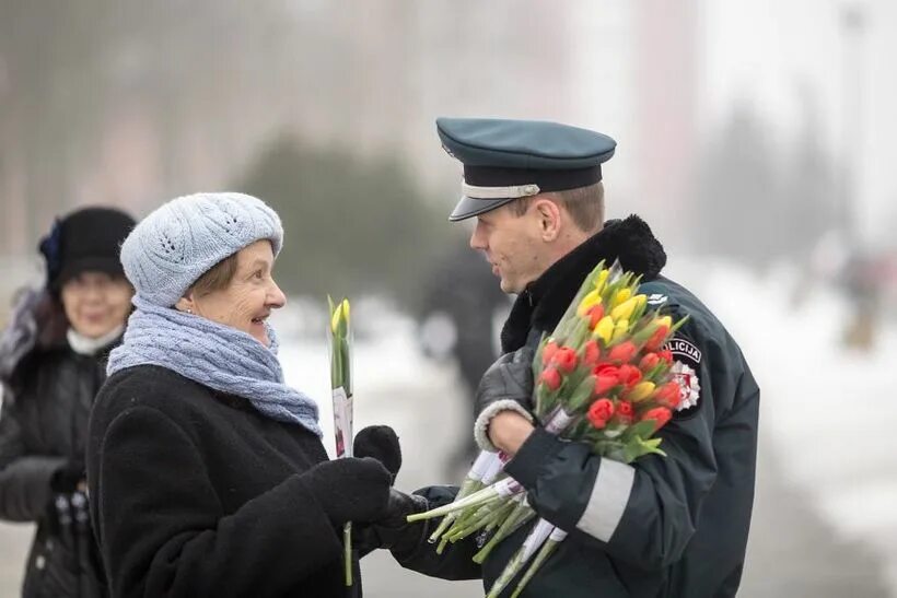 День женщин праздники. День женщин праздники