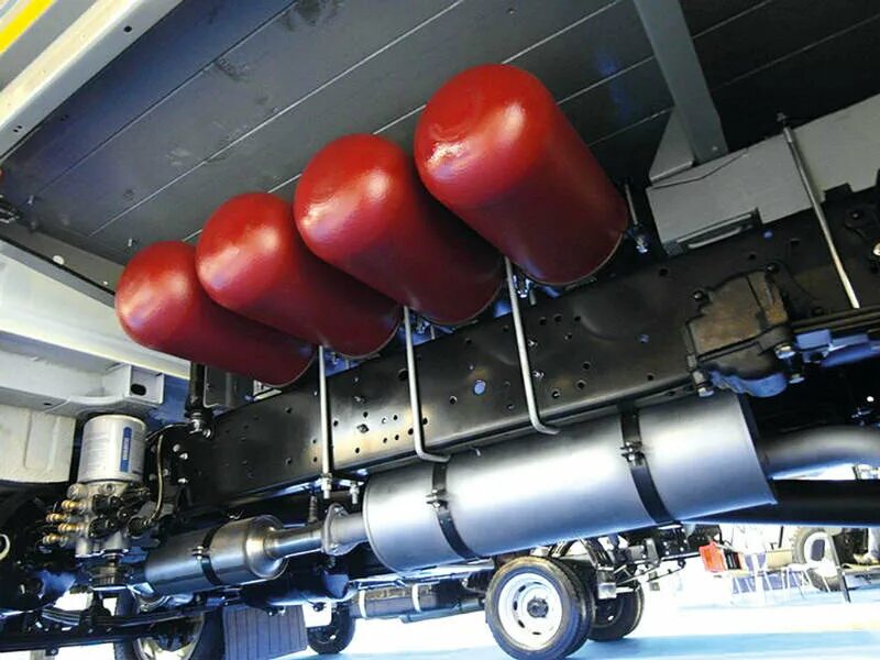Гбо грузовые. Газовые баллоны метан композитные камаз. газ 3309 на метане. гбо на газон некст. метан баллон камаз.