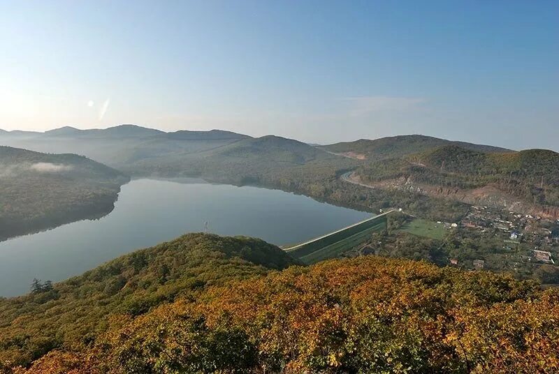 Седанкинское водохранилище Владивосток. Богатинское водохранилище Владивосток. Водохранилище Приморский край Седанка. Гора Седанка Владивосток.