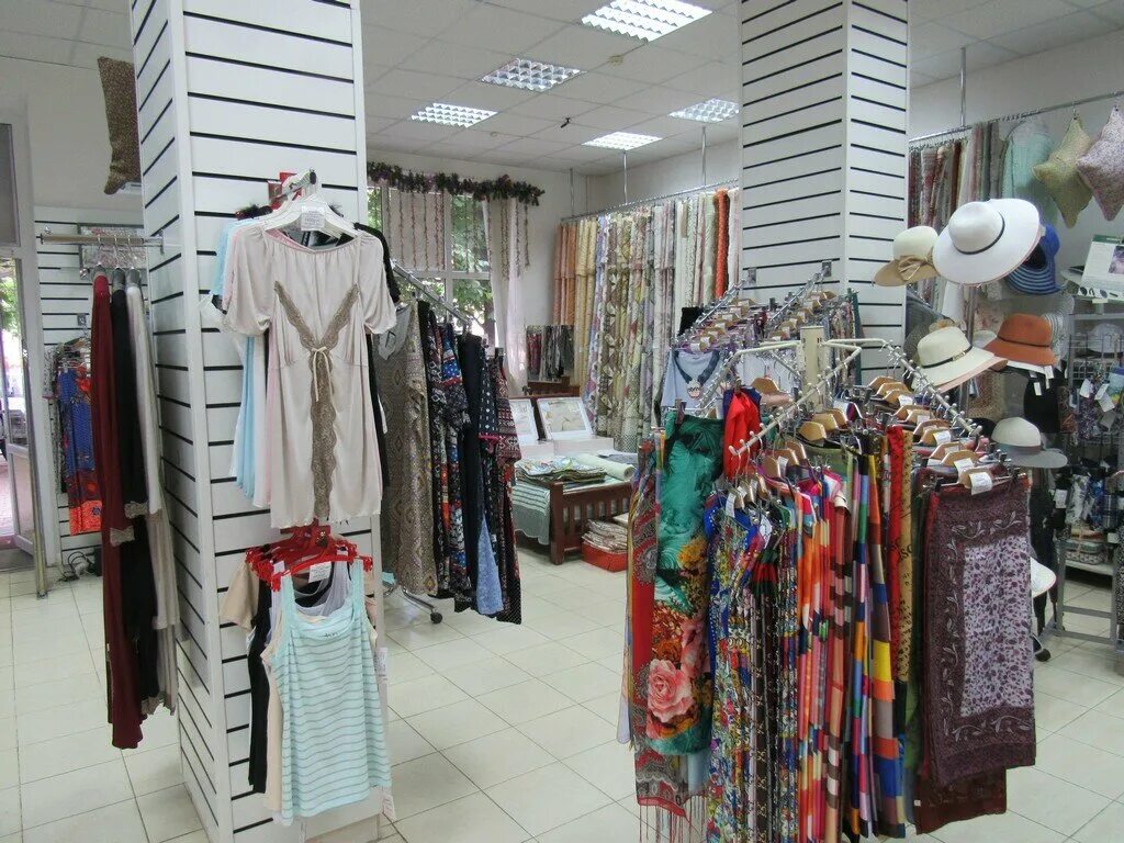 Майкоп одежда. Бифри майкоп. Обувной бутик мужская. Магазин мужской обуви. Майкоп одежда.