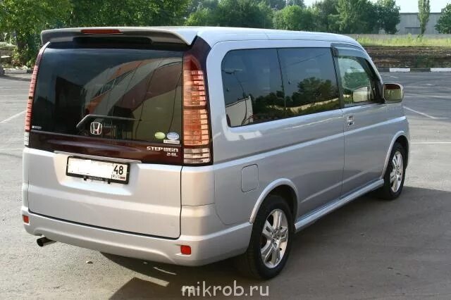 Honda stepwgn дверь. Honda Stepwgn rf3. Honda Stepwgn spada 2005. Спойлер Honda Stepwgn rf1 rf2. Honda Stepwgn 2002 rf3.