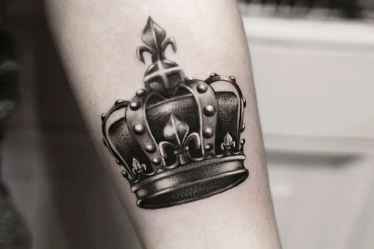 тату корона. тату корона на запястье мужские. тату корона. тату. тату корона.