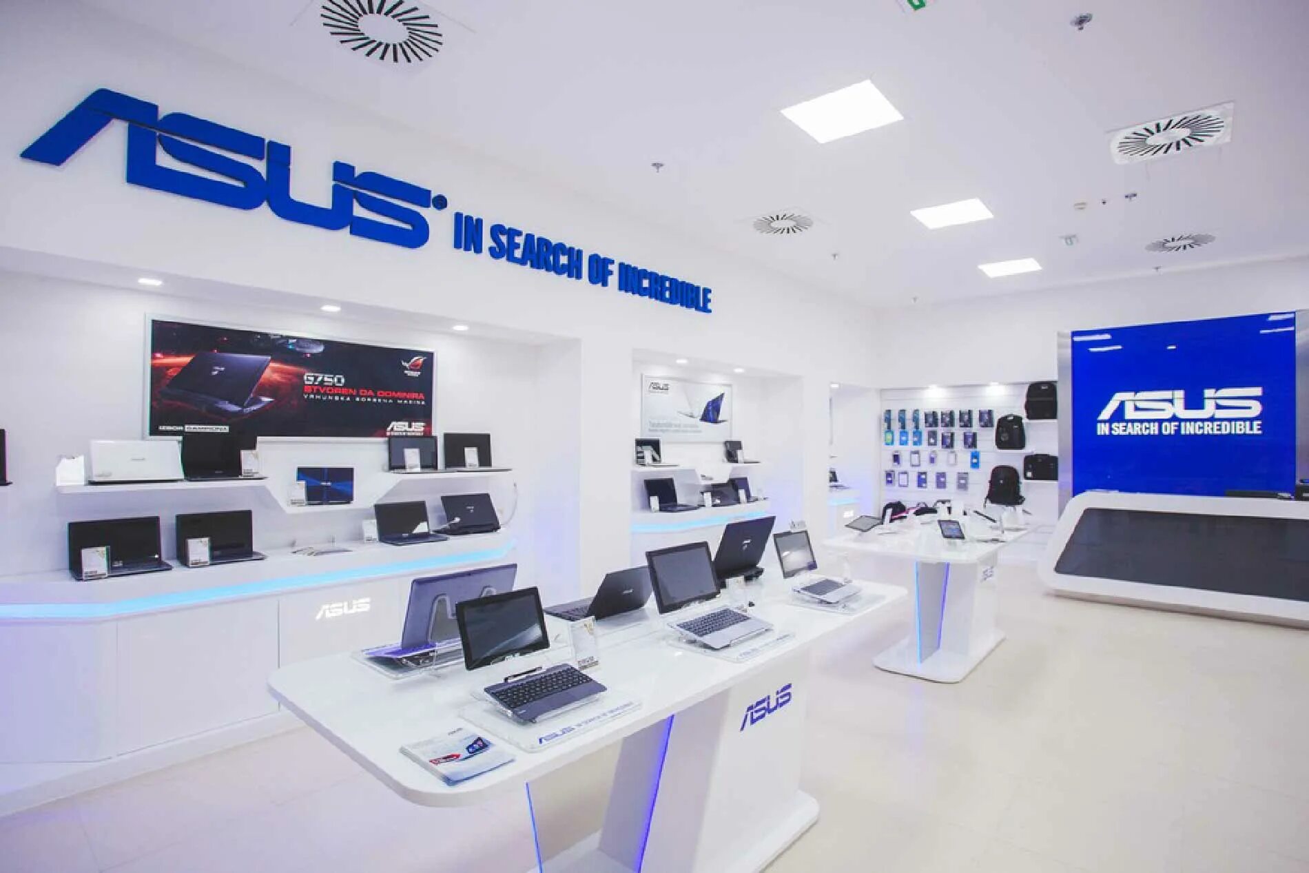 Asus ремонт монитора сервисный центр. ASUS фирменный магазин. ASUS офис. Главный офис ASUS. ASUS штаб квартира.