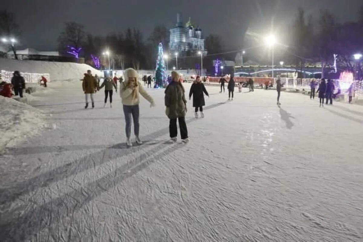 Каток финский парк Псков. Каток Псков финский пара. Каток в финском парке Псков. Каток Саратов. Сегодня открыт каток