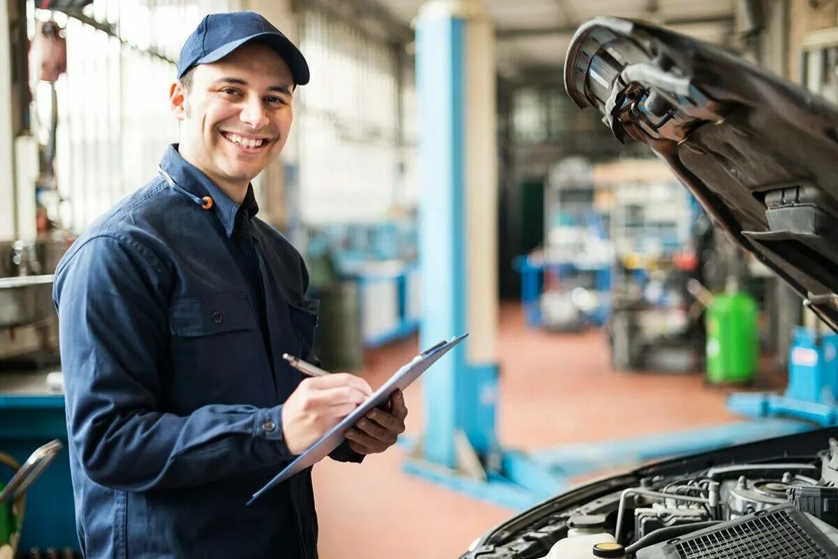 Автомеханик. Mechanics. Работник автосервиса. Механик профессия. Механик 3 класса