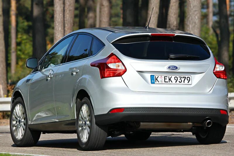 Ford Focus Hatchback 2011. Форд фокус 3 седан зад. Ford Focus 3 2011 хэтчбек. Форд фокус седан хэтчбек