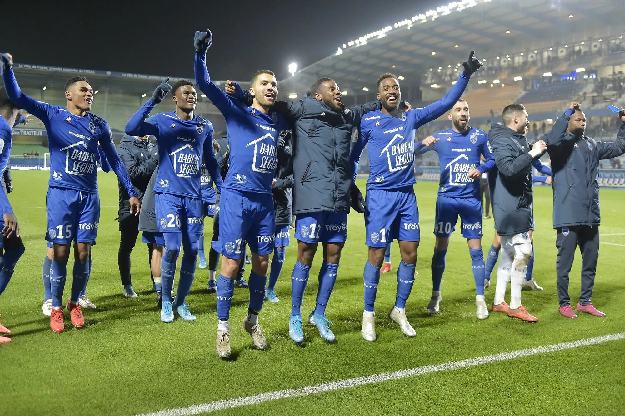 Troyes FC Players. Kabore ESTAC Troyes номер игрока. City Football Group. Клуб ESTAC Troyes.