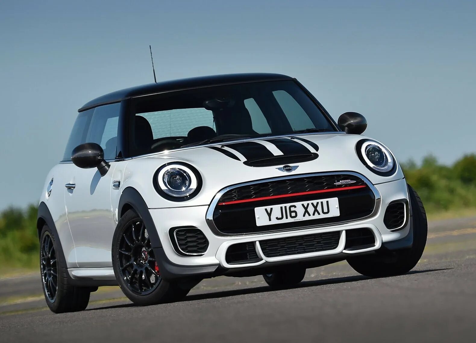 Мини купер спорт. Mini cooper jcw 2013. Мини купер f56 jcw. Мини купер спорт. Mini cooper sport.