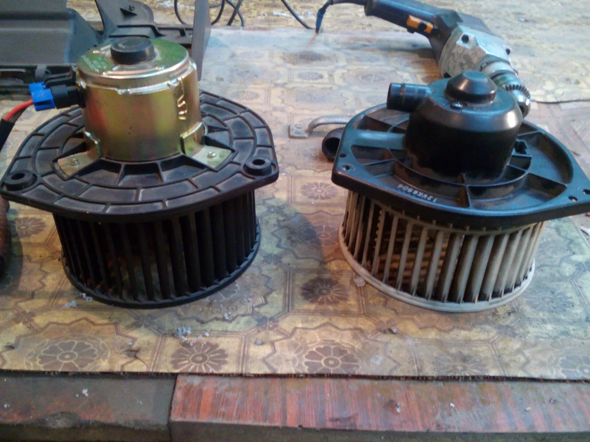 Мотор печки ваз 2110. Мотор печки 2110. Корпус вентилятора печки ваз 2110. Моторчик печки 21 10. Электромотор печки ваз 2110.