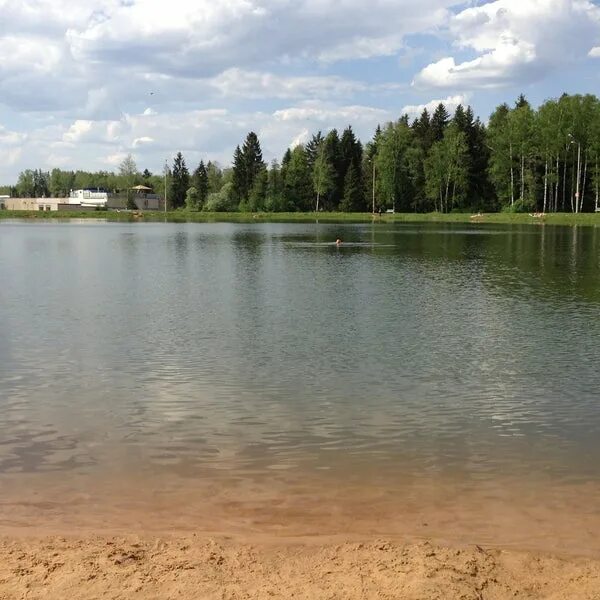 Озеро старое. Озеро грумант. Озеро чёрное московская область зеленоград. Озера новая москва. Река поляница калужское шоссе.