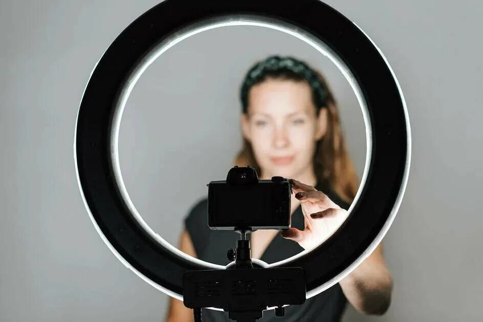 Как выбрать кольцевую. Кольцо света. Ring Light. Фото с кольцевой лампой идеи. Virtual Ring Light.