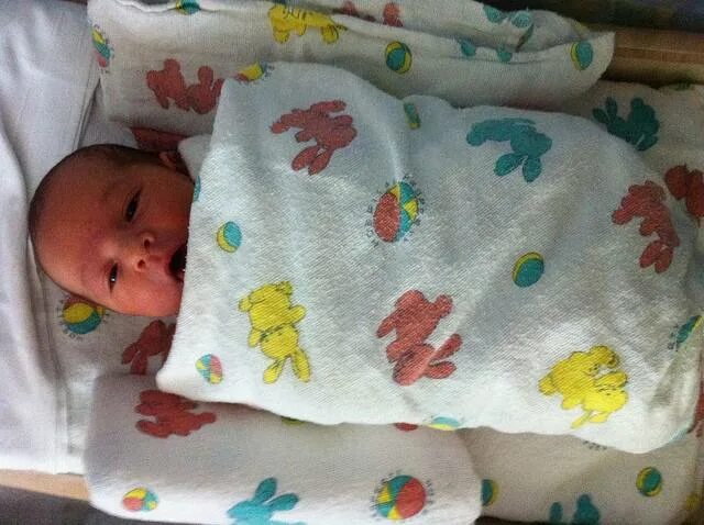 Малыш в животике икает. Почему ребенок в утробе часто икает. Малыш в животике икает. Причины икания малыша в утробе. Причины икания малыша в утробе.