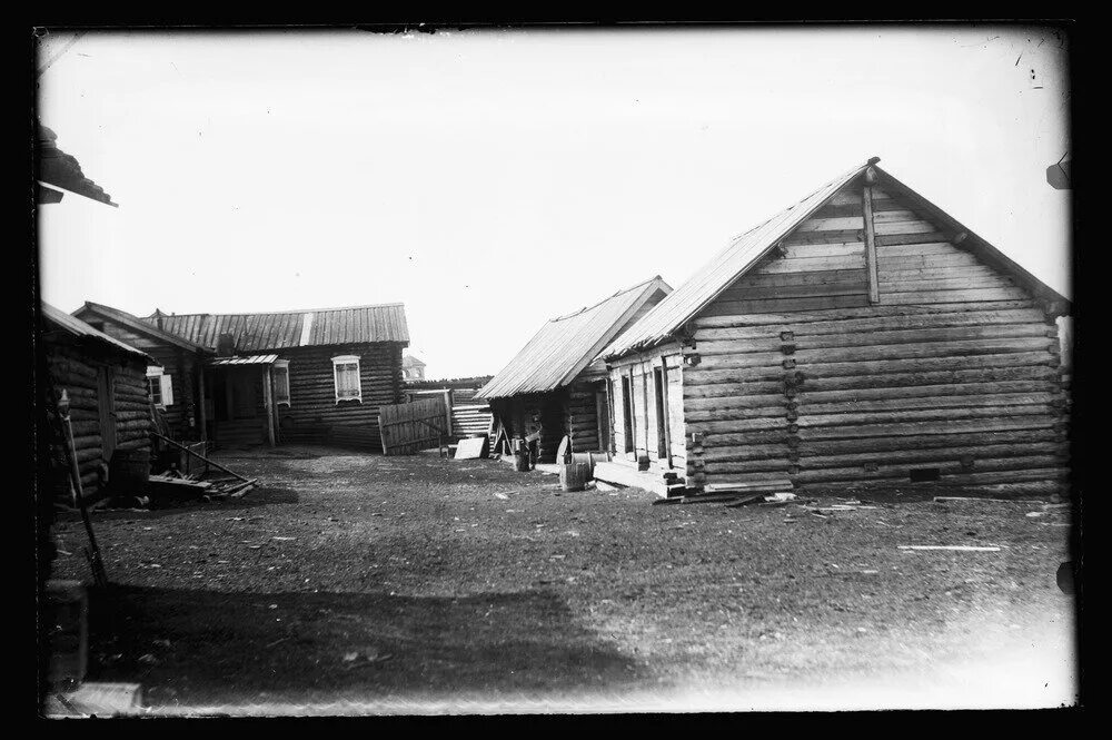 Жизнь в деревне 1930 годы. Село Сибирь 1930. Сибирская деревня в начале 20 века. Крестьянская изба Иркутская Губерния 19 века. Сибирская деревня 19 века.