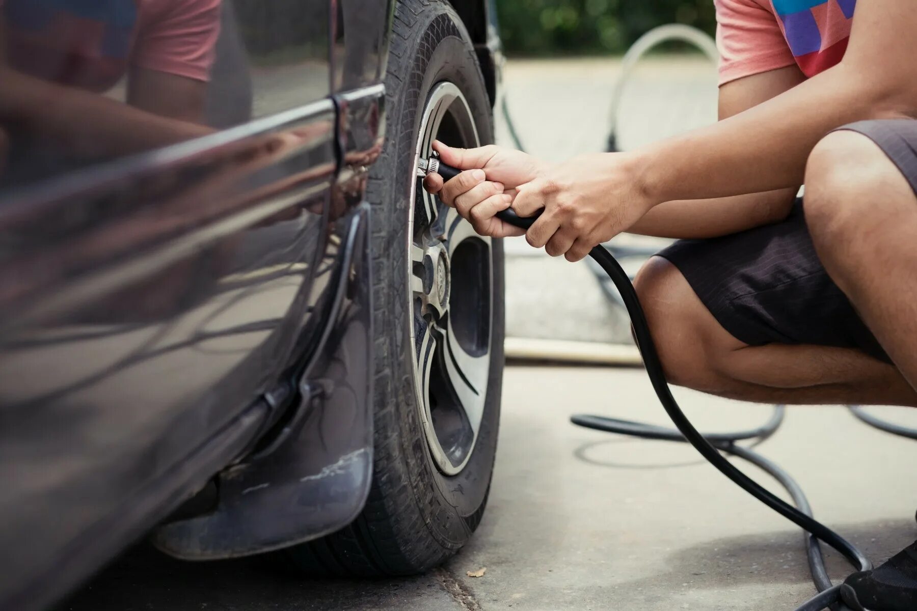 Car Tyres. Жара в автомобиле. Резина на жаре. Сан шина в автомобиле. Машина стала хуже ехать