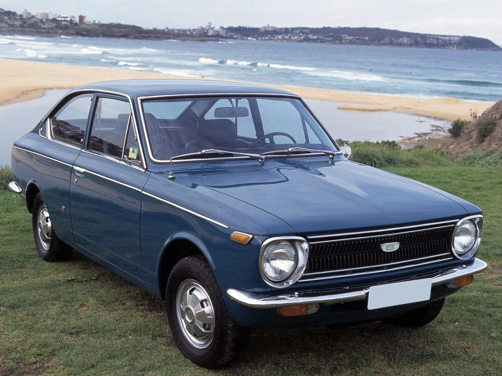 Toyota Corolla 1966. Toyota Corolla 1 поколение. Тойота Королла 1 поколения. Toyota Corolla первое поколение. Первое поколение автомобилей